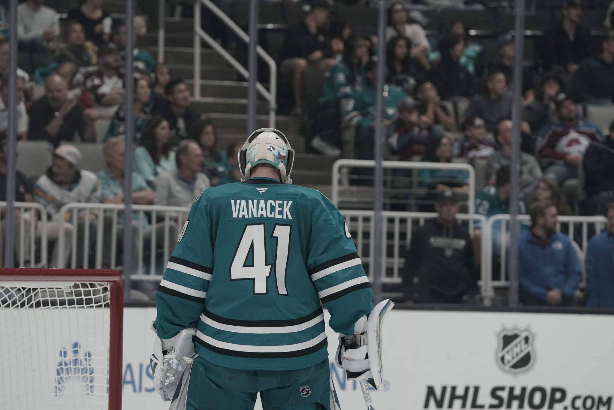 👍 Неплохой игровой день, между прочим
🐧 «Питтсбург», было, отгрузил горы годноты, поведя в счёте 2:0 против ✈️, но потом что-то пошло не так, а матч закончился со счётом 6:3 в пользу канадского клуба | Сетка — социальная сеть от hh.ru