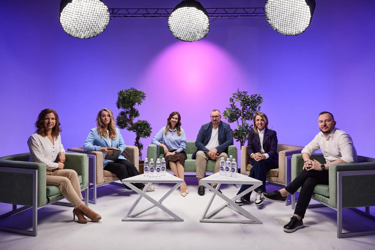 Главное за III квартал: центр уведомлений в мобильном приложении, кейсы EKONIKA и «Читай-города», «Лояльные посиделки» о сильной аналитике | Сетка — социальная сеть от hh.ru