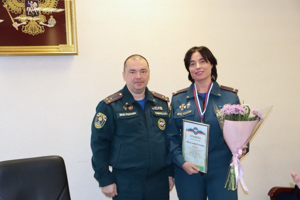 Сотруднику ФГБУ ВНИИПО МЧС России вручена грамота | Сетка — социальная сеть от hh.ru