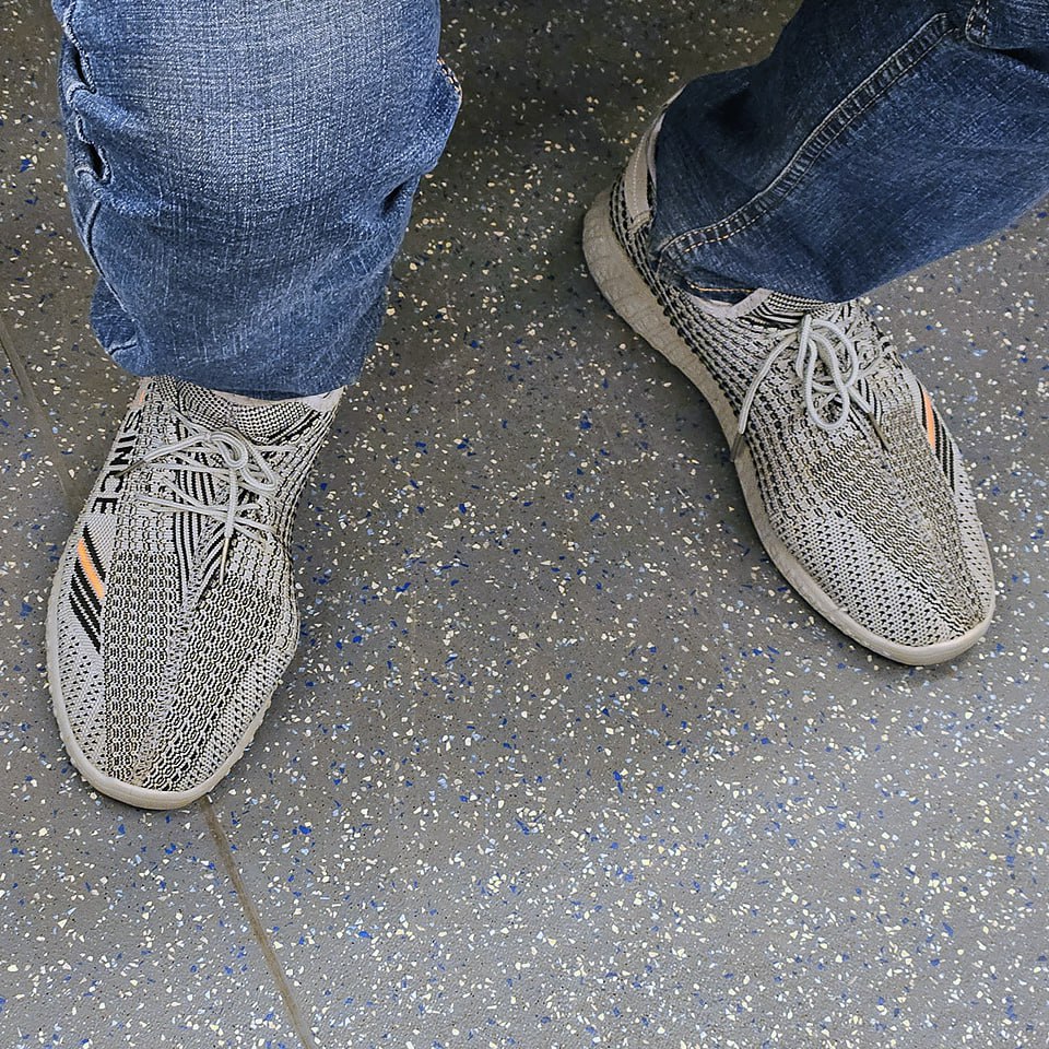 ТИПИЧНОЕ #8
#обувь #октябрь #2024г #ногимосковскогометро #NMMetro #метро #москва #типичное #серый #кроссы #слипоны | Сетка — социальная сеть от hh.ru