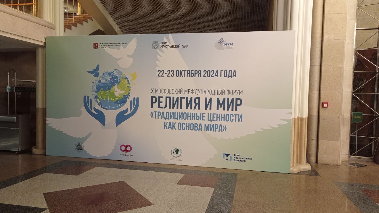 Сегодня до позднего вечера монтировали площадку для нашего форума. | Сетка — социальная сеть от hh.ru