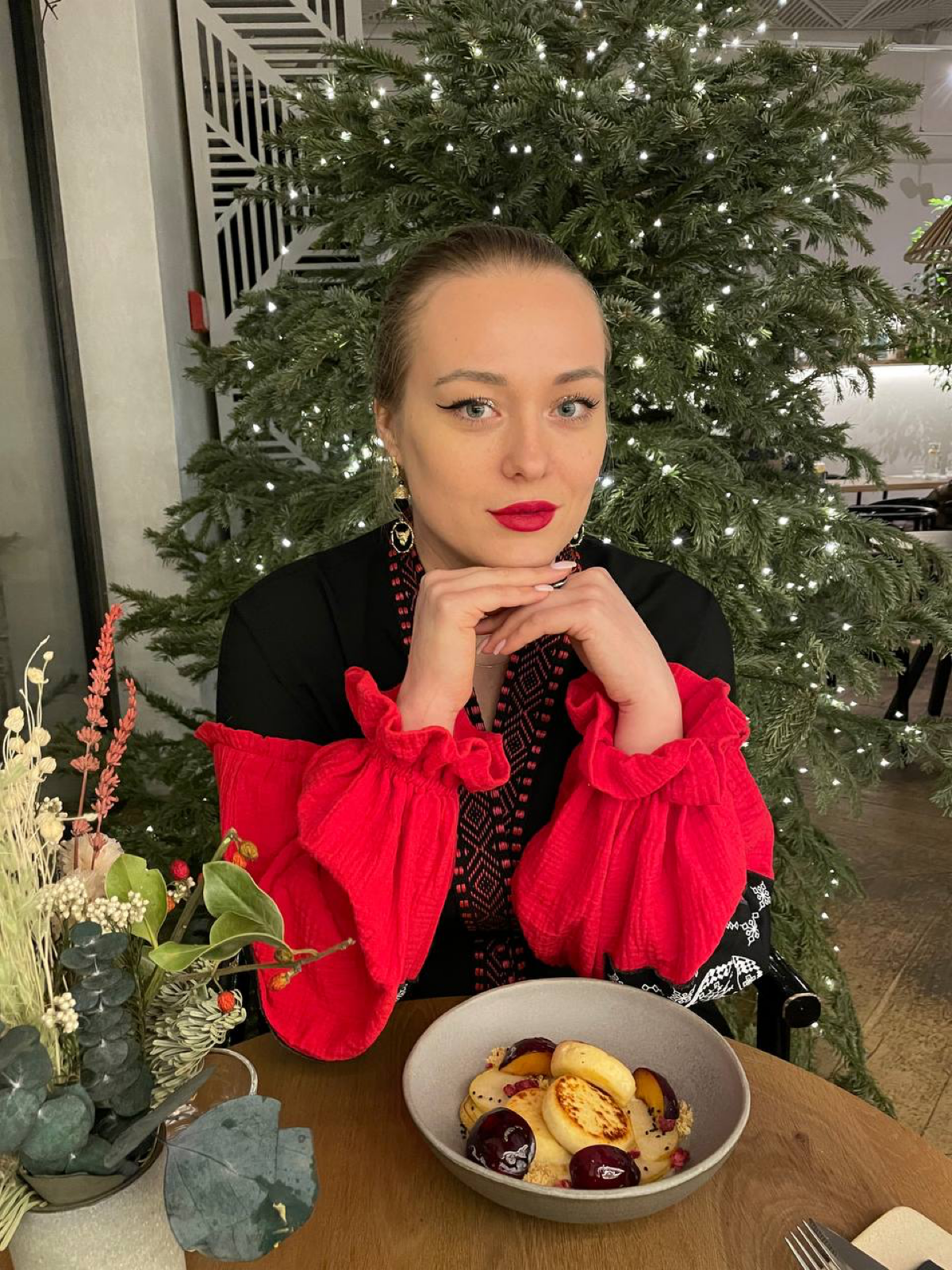 Всем доброе утро ☀️
Какие у кого планы на НГ?)
Я вот задумала полететь в Ереван. В прошлом году была в Тбилиси и было очень весело и по-винному 😄 Кто знает, в Армении на НГ тоже все так гуляют?) | Сетка — социальная сеть от hh.ru
