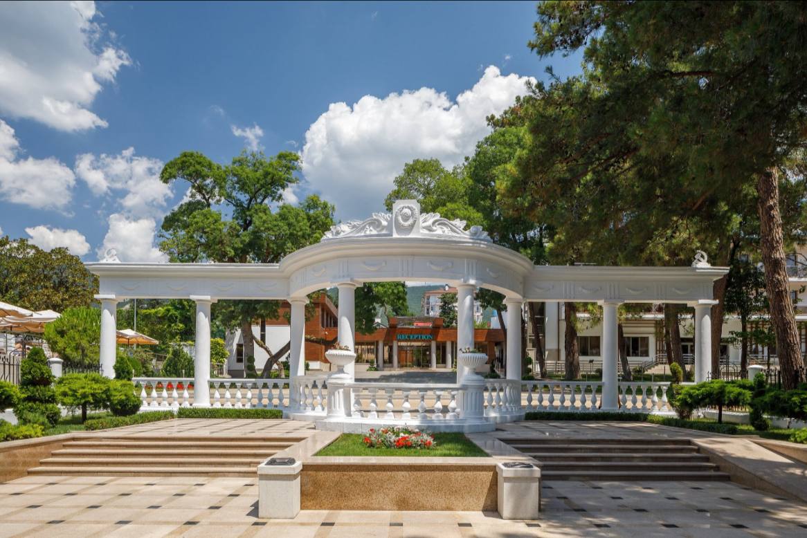 #Геленджик #HRDц
Местоположение: Геленджик
Отель: Grand Resort Hotel «Приморье»
Позиция: Директор по персоналу
Зарплата: По результатам собеседования
Обязанности:
* Планирование и бюджетирование (стру... | Сетка — социальная сеть от hh.ru