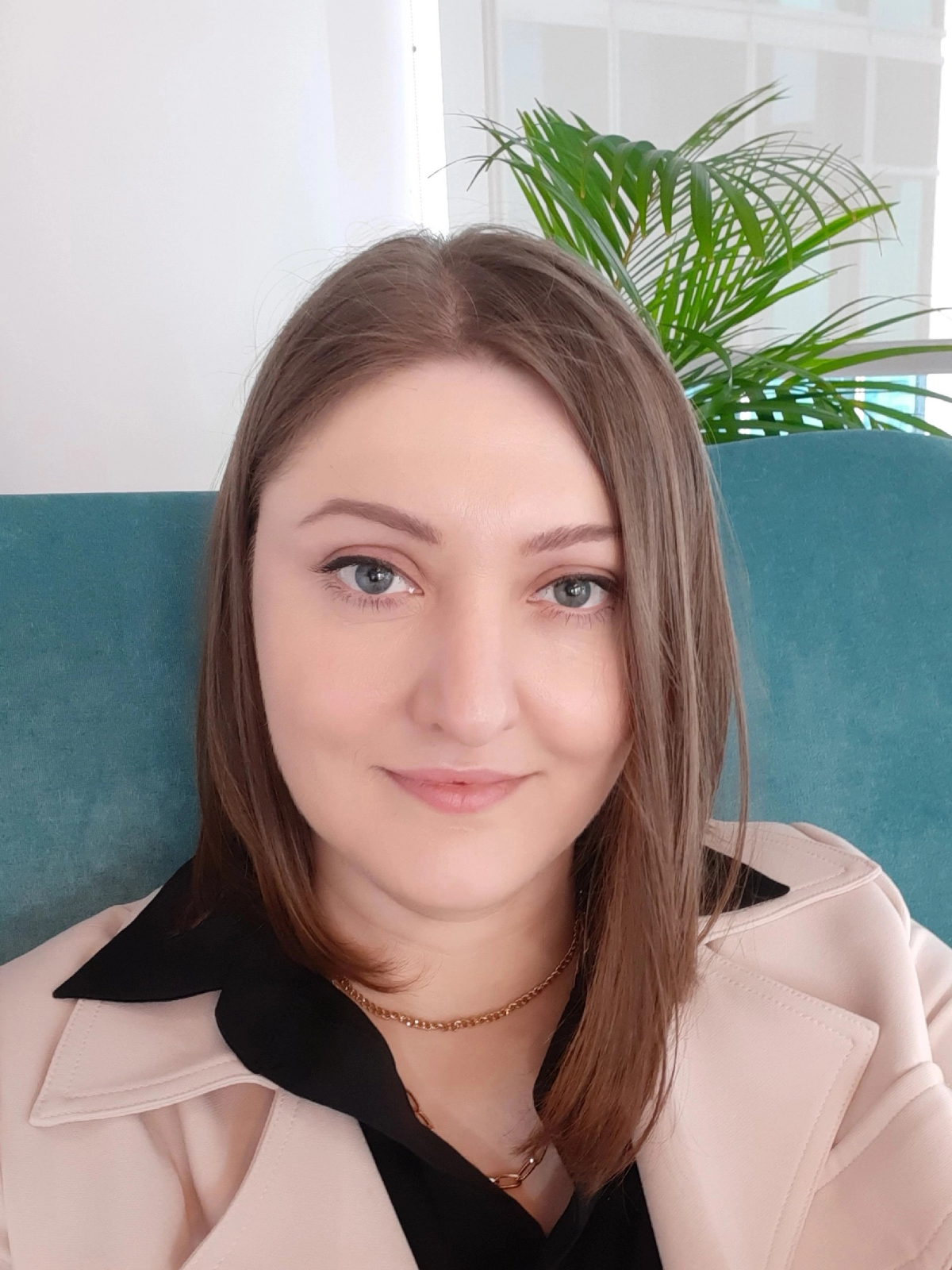 🥳Сегодня у меня день рождения. 🤗 Хочется позитива и креатива, поэтому принимаю в комментариях поздравления и ассоциации. Напишите с чем/кем я у вас ассоциируюсь, первое что придёт на ум) | Сетка — социальная сеть от hh.ru