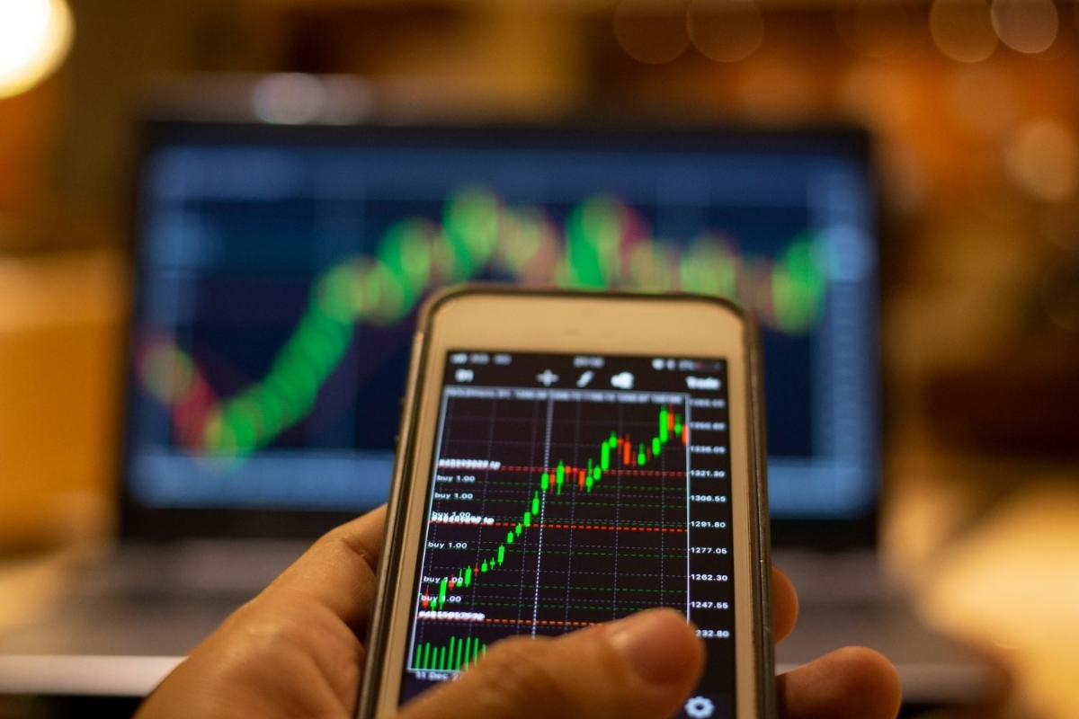 Актуальные торговые рекомендации по акциям Apple (AAPL), Intel (INTC), Microsoft (MSFT), Tesla (TSLA), Exxon Mobil (XOM):
📊 Apple (AAPL) – $234,20
Рекомендация: Покупка
Технический анализ: Акции Apple... | Сетка — социальная сеть от hh.ru