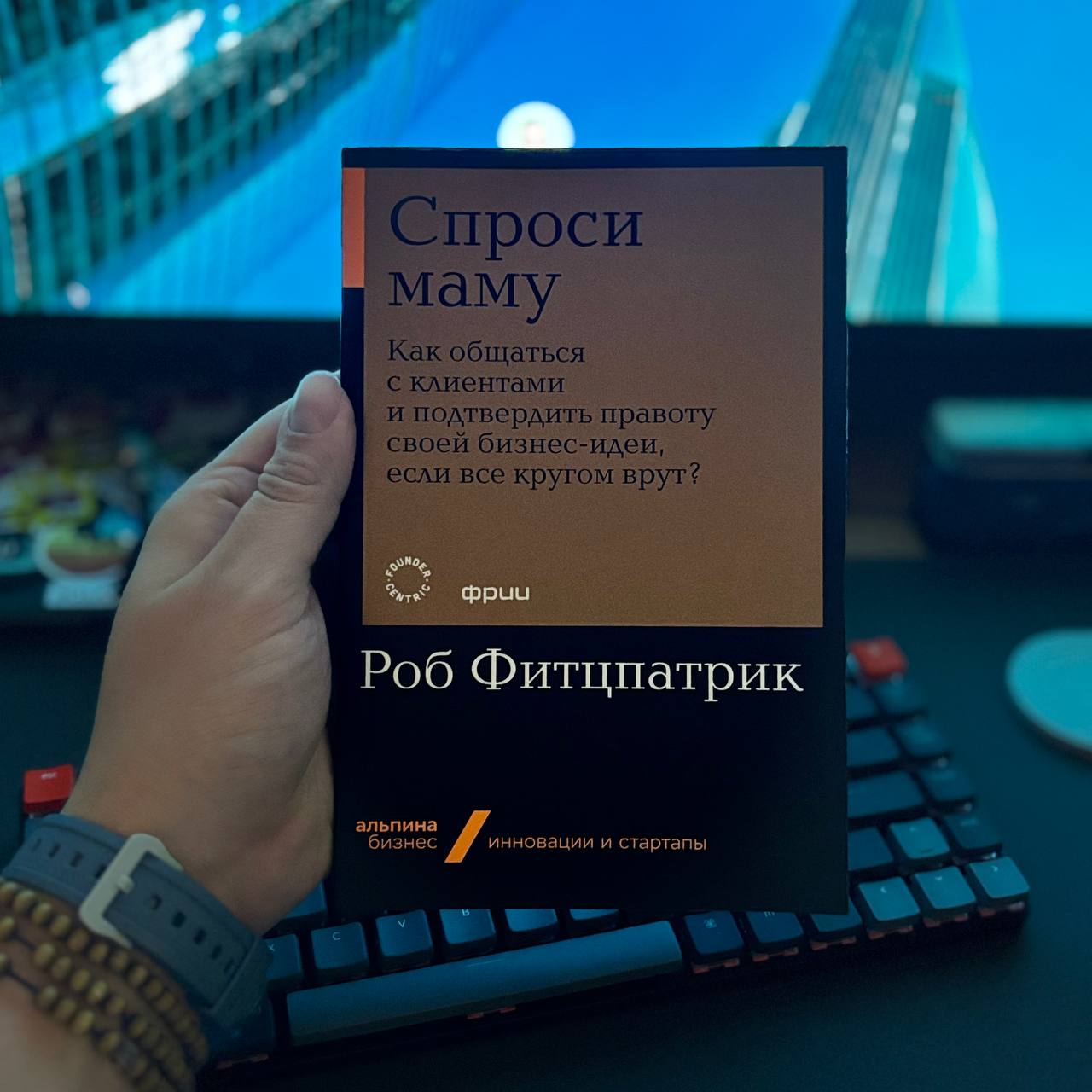Контекст в дизайне интерфейсов
При проектировании интерфейсов, зачастую, дизайнеры и их заказчики мыслят макетами в границами экрана монитора | Сетка — социальная сеть от hh.ru