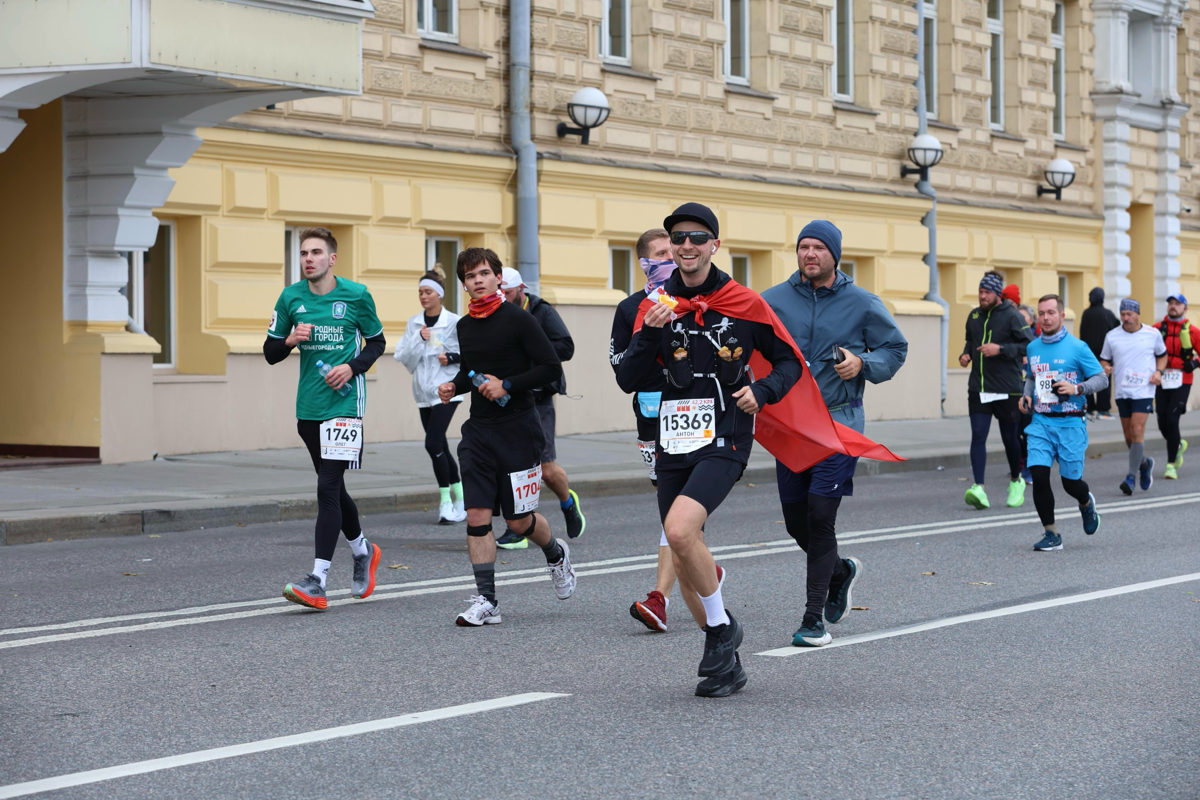 Московский марафон 12-13 октября 2024 года.
Коллега на работе как-то поинтересовался: побегу ли я Московский марафон.
Думал, что двух марафонов в этом году будет вполне достаточно.. | Сетка — социальная сеть от hh.ru