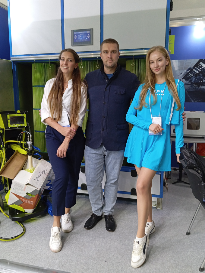 Побывал сегодня на выставках в Крокусе. Раз в сетке нет пока что видеоплеера, видосики с выставки залью на свои каналы в других сетях:
https://t.me/dzeningenera (телега)
https://vk.com/promchat (ВК) | Сетка — социальная сеть от hh.ru