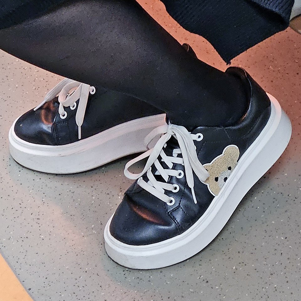 ПРЕВЕД МЕДВЕД 🐻
Позитивки!
Кому понравились, нашёл вот тут самую ЛОЯЛЬНУЮ ЦЕНУ
#обувь #октябрь #2024г #ногимосковскогометро #NMMetro #метро #москва #чёрный #кеды | Сетка — социальная сеть от hh.ru