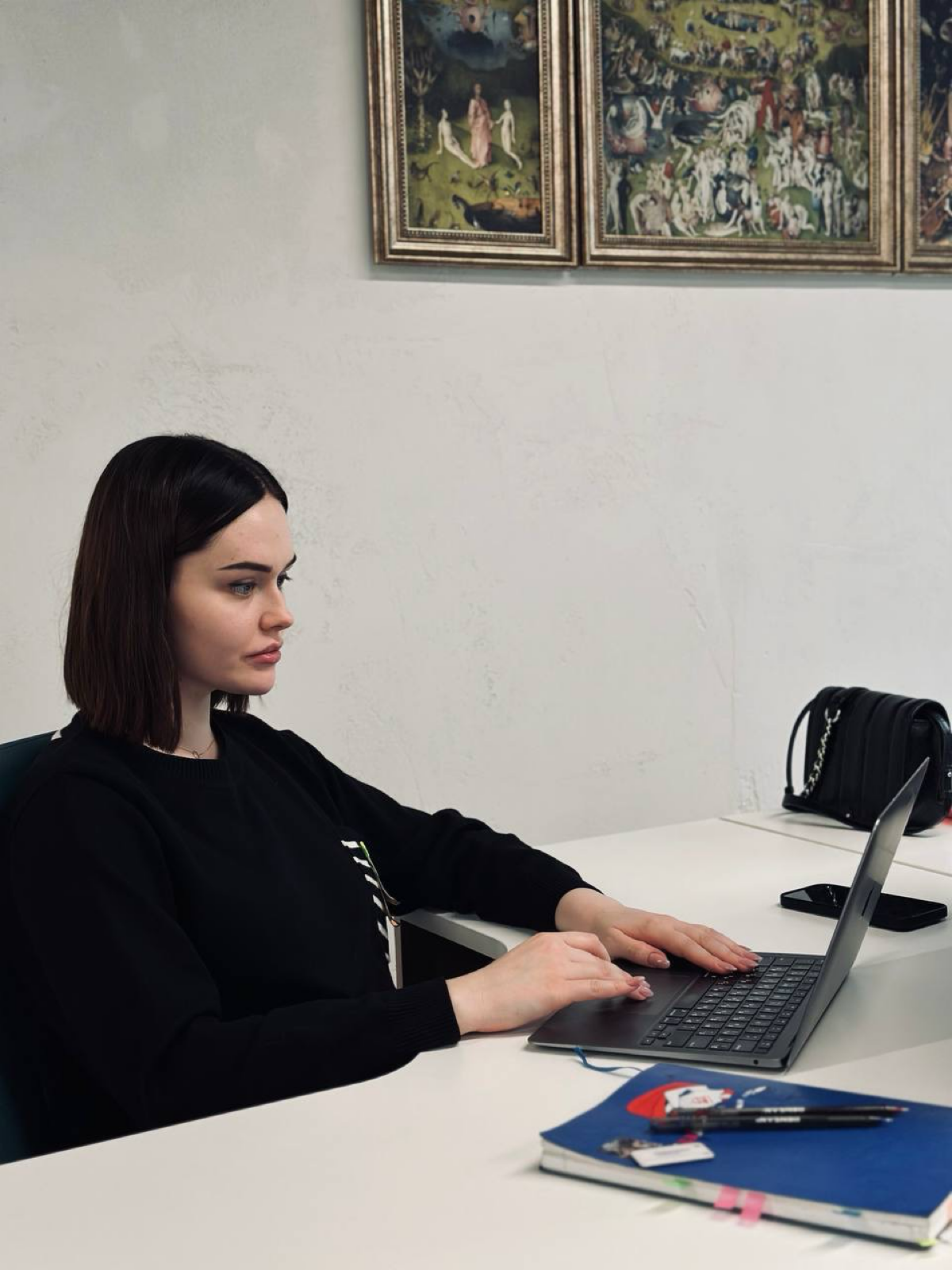 Разбавим полезные посты и рассуждения кадрами из нашего офиса 🤩
Всем позитивного настроения и продуктивной среды! | Сетка — социальная сеть от hh.ru