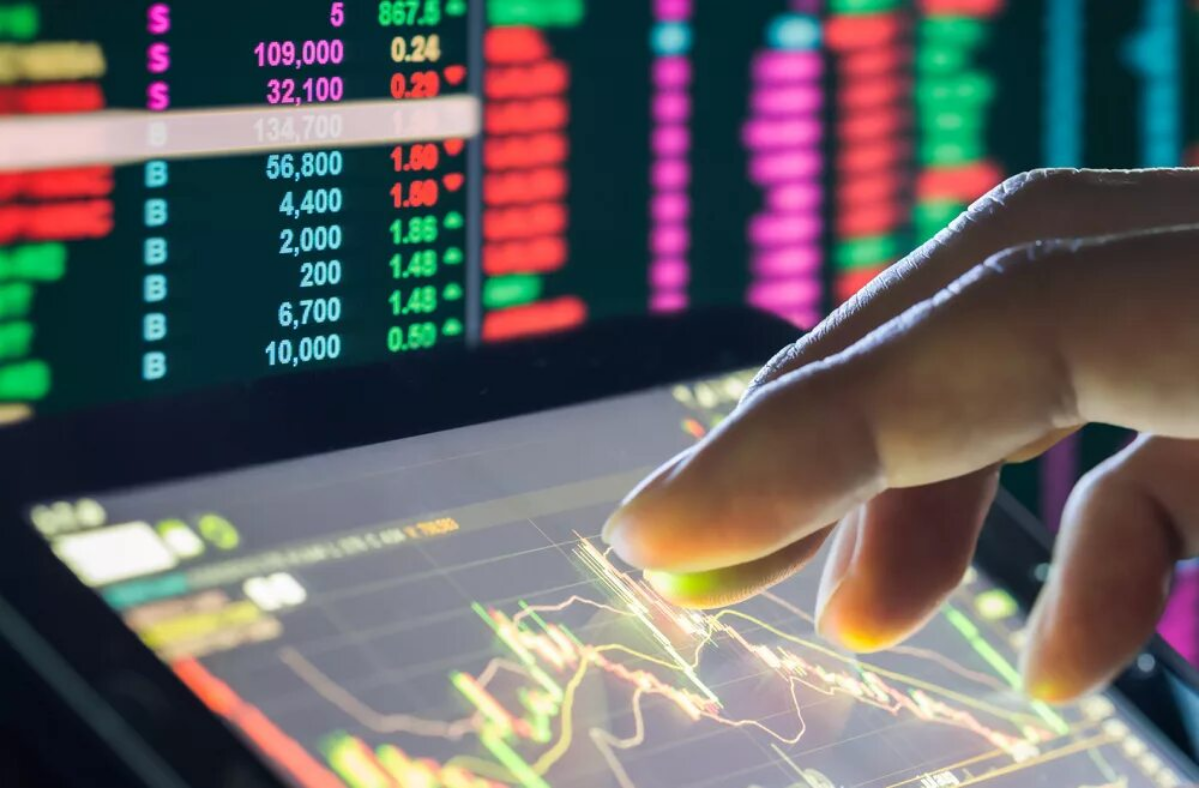 Актуальные торговые рекомендации по золоту (XAU/USD), нефти (Brent), биткоину (BTC/USD), EUR/USD:
1 | Сетка — социальная сеть от hh.ru