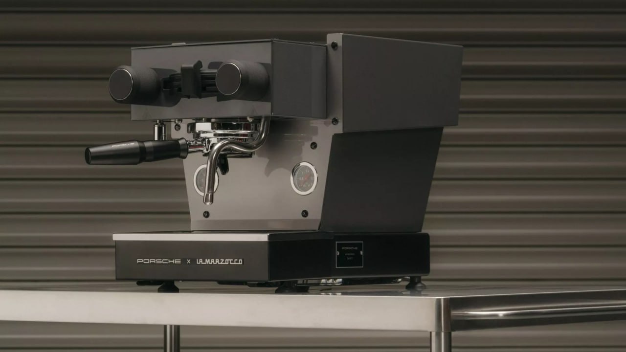 Porsche и La Marzocco совместно представили кофемашину и кофемолку, вдохновленные дизайном классических моделей Porsche 911 | Сетка — социальная сеть от hh.ru