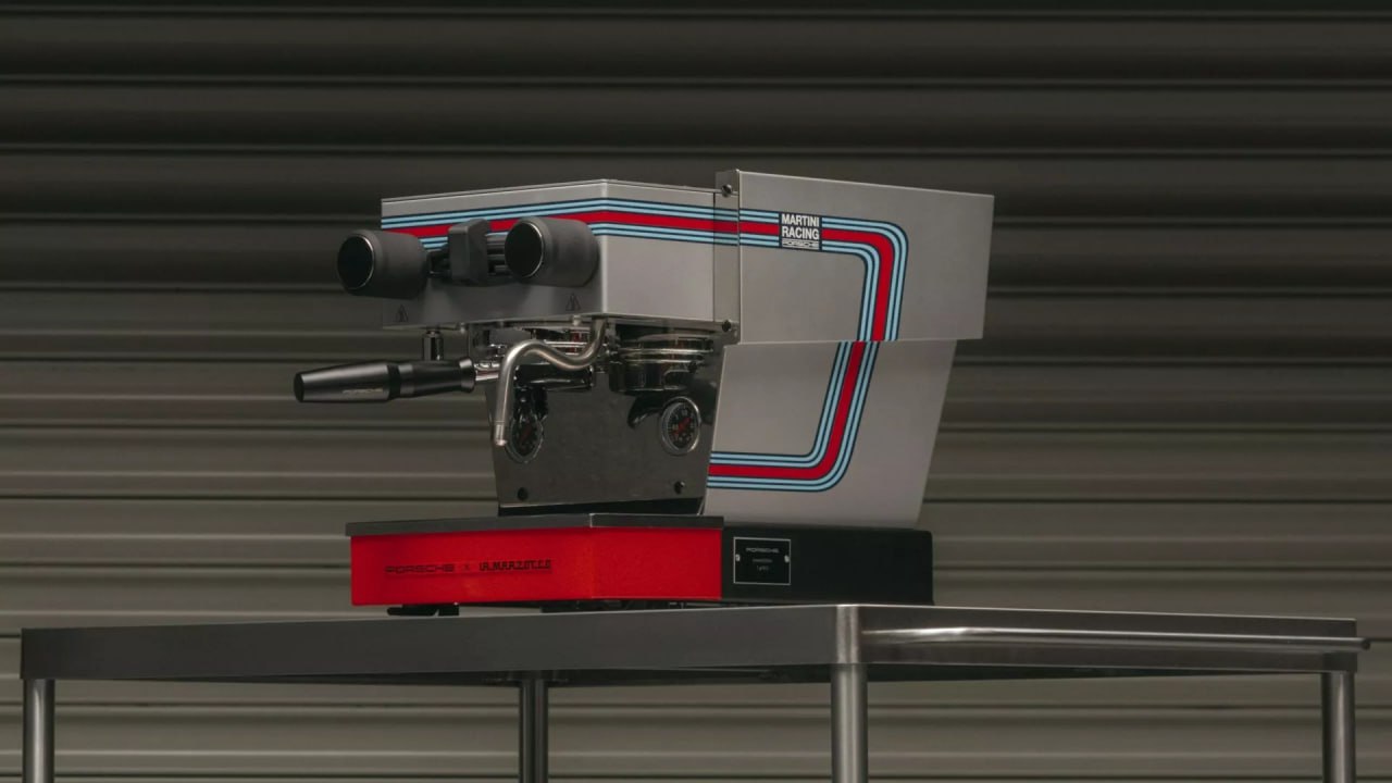 Porsche и La Marzocco совместно представили кофемашину и кофемолку, вдохновленные дизайном классических моделей Porsche 911 | Сетка — социальная сеть от hh.ru