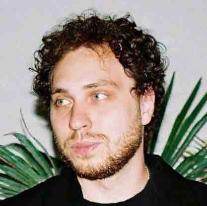 Олег Галустов