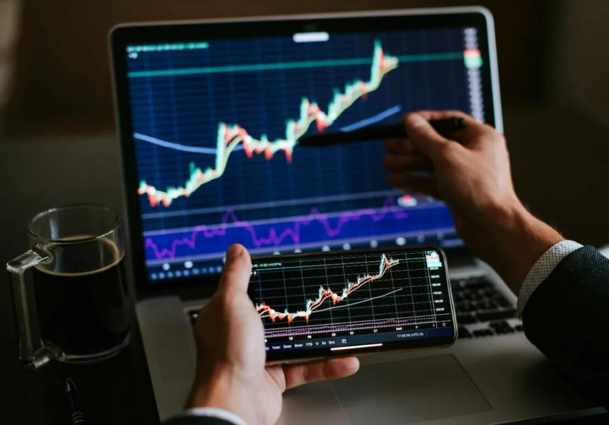 Актуальные торговые рекомендации по золоту (XAU/USD), нефти (Brent), биткоину (BTC/USD), EUR/USD:
1 | Сетка — социальная сеть от hh.ru