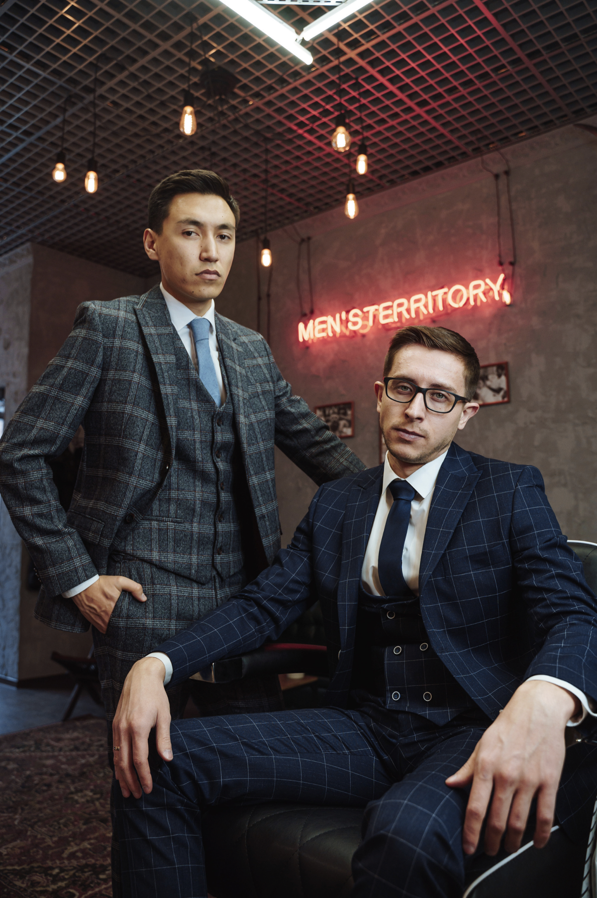 Съемка для барбершопа BRITVA в партнерстве с мужским магазином Men’s Look Store.
На фото управляющие барбершопом - Рустам Мендубаев и Ринат Латыпов | Сетка — социальная сеть от hh.ru