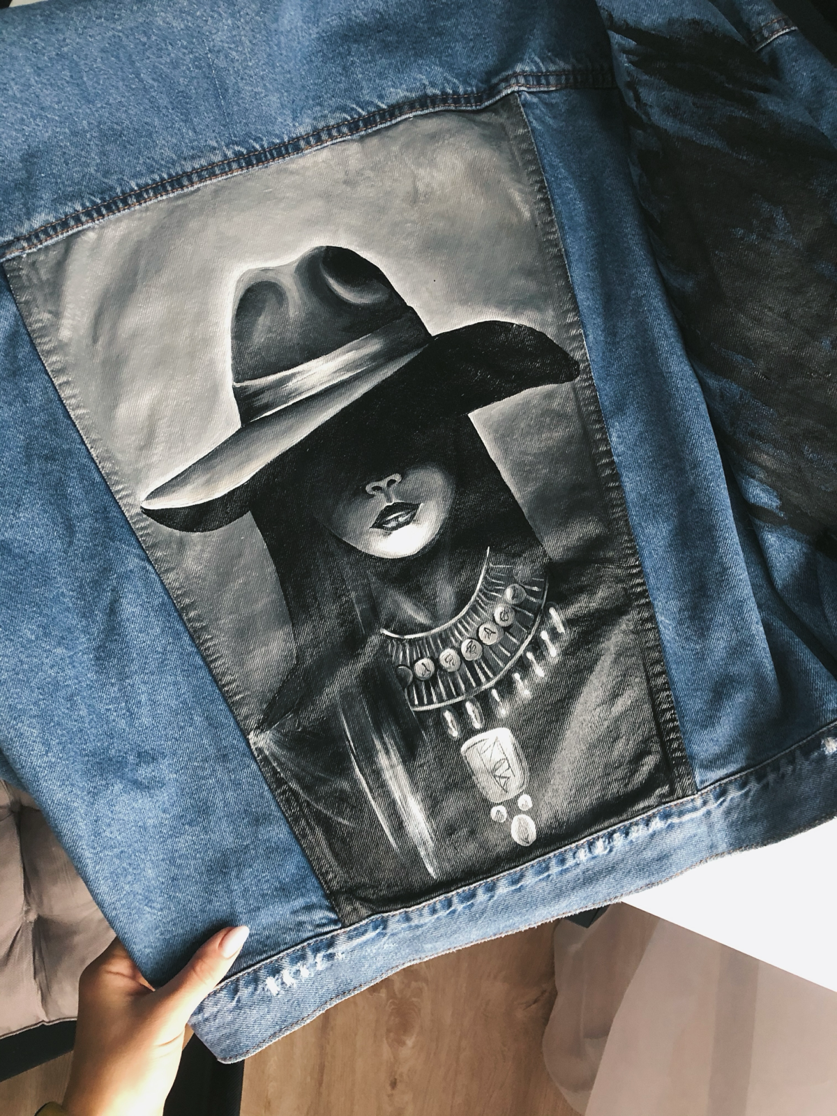 Мама, я художник!
Сетка, сегодня лучший день, чтобы рассказать об еще одном моем увлечении - росписи одежды!
Уже более 10 лет я стою на тропе творчества, креатива и искусства, и, кажется, сходить с не... | Сетка — социальная сеть от hh.ru