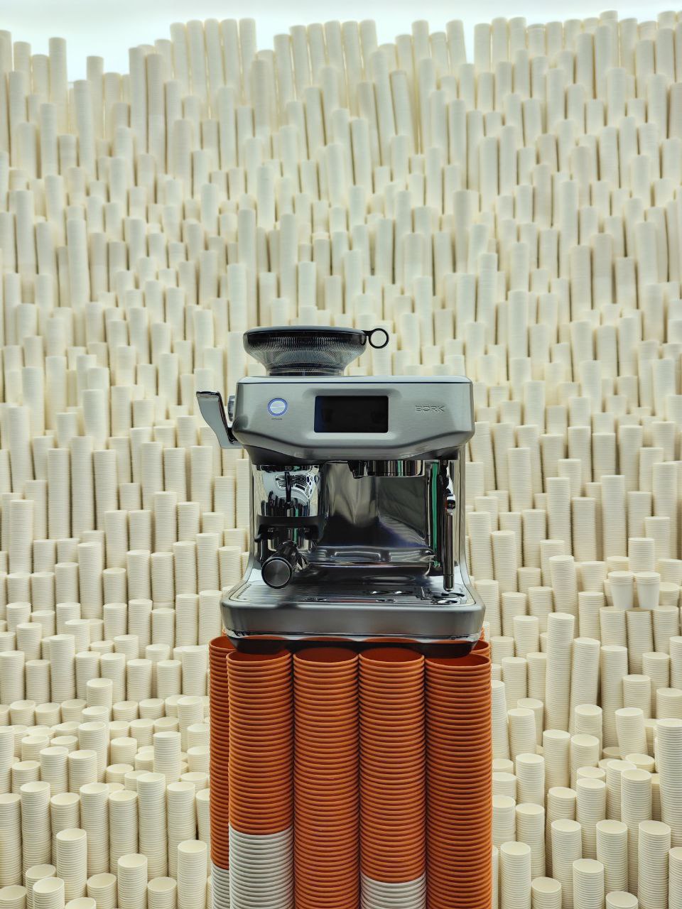 В московском «Тмирязев центре» завершился первый день работы арт-яомарки Cosmoscow. В ожидании репортажа делимся яркими кадрами с события.
#cosmoscow #cosmoscow2024 | Сетка — социальная сеть от hh.ru