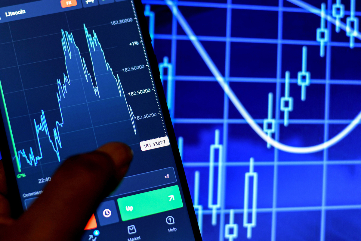 Актуальные торговые рекомендации по золоту (XAU/USD), нефти (Brent), биткоину (BTC/USD), EUR/USD:
1 | Сетка — социальная сеть от hh.ru