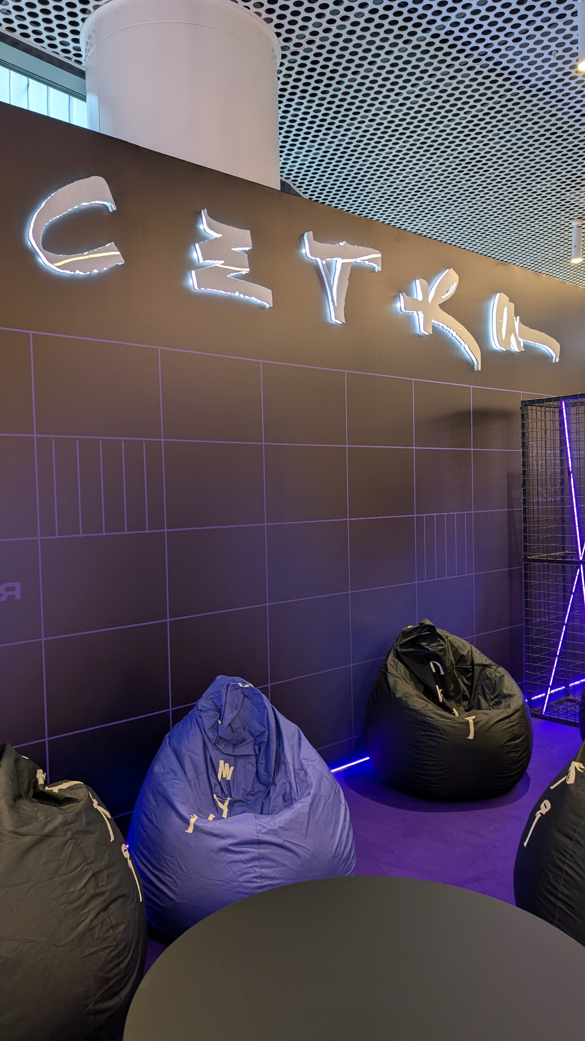 Привет!
Я Product lead в sberdevices. Желаю всем интересных докладов ко конференции😉 | Сетка — социальная сеть от hh.ru