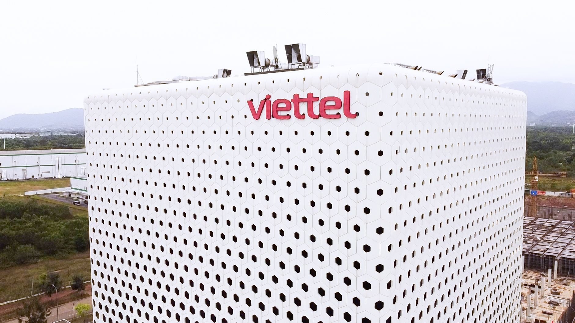Viettel планирует построить 24 дата-центра к 2030 году
Вьетнамская компания Viettel Military Industry and Telecoms Group (Viettel) собирается к 2030 году построить 24 дата-центра общей мощностью 560 М... | Сетка — социальная сеть от hh.ru