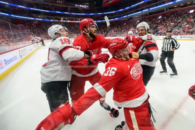 Матч 🚘 и 👹 оказался богат на красивые фотографии
Его же фото в предыдущем посте.
Фото: David Guralnick, Detroit News
#нхл #nhl #Детройт #НьюДжерси
⤵️ Чат | Сетка — социальная сеть от hh.ru