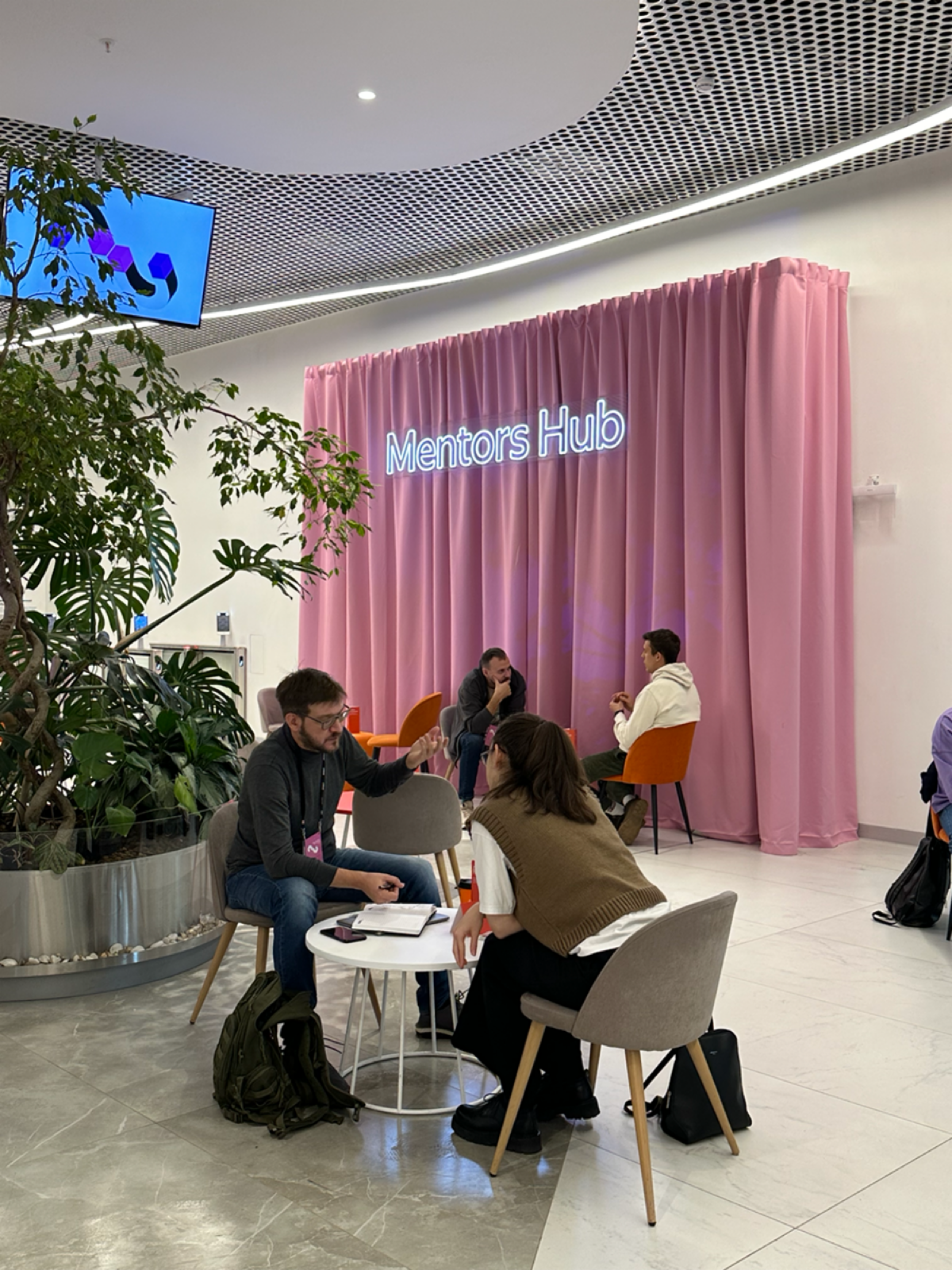 Получите мнение эксперта в зоне Yandex Mentors Hub 👥
Разберите свой вопрос на экспертной консультации вместе со специалистом в области продукта, аналитики, маркетинга, менеджмента в зоне Yandex Mentor... | Сетка — социальная сеть от hh.ru
