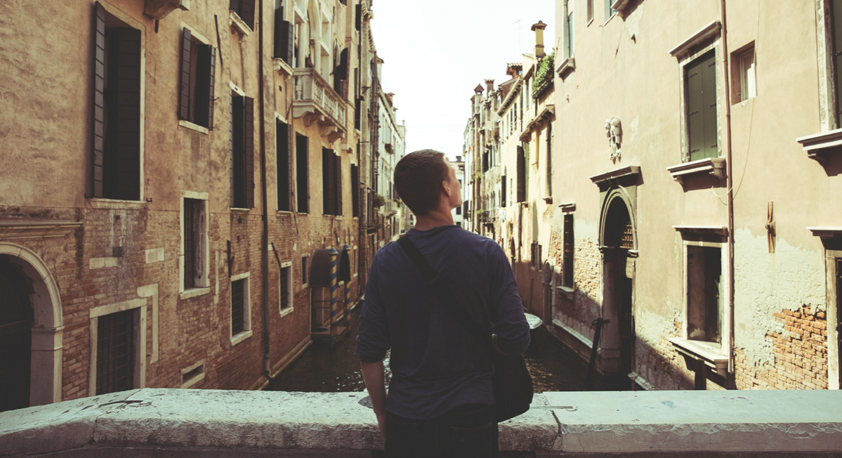 Исследователи говорят, что мы начинаем радоваться отпуску уже во время его планирования. Для описания этого ощущения даже есть специальный термин — pre-trip happiness | Сетка — социальная сеть от hh.ru