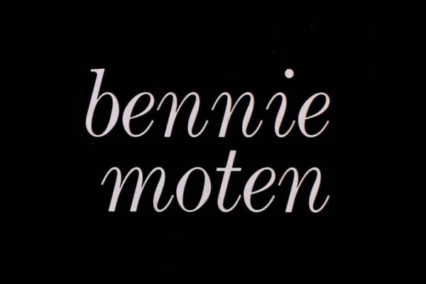 Коллекция аутентичного ретро леттеринга с афиш популярных музыкантов ХХ века  
В коллекции больше сотни примеров в разных стилях и техниках: https://reaganray.com/2020/09/22/jazz-lettering | Сетка — социальная сеть от hh.ru