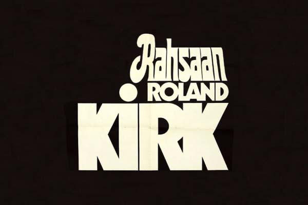 Коллекция аутентичного ретро леттеринга с афиш популярных музыкантов ХХ века  
В коллекции больше сотни примеров в разных стилях и техниках: https://reaganray.com/2020/09/22/jazz-lettering | Сетка — социальная сеть от hh.ru