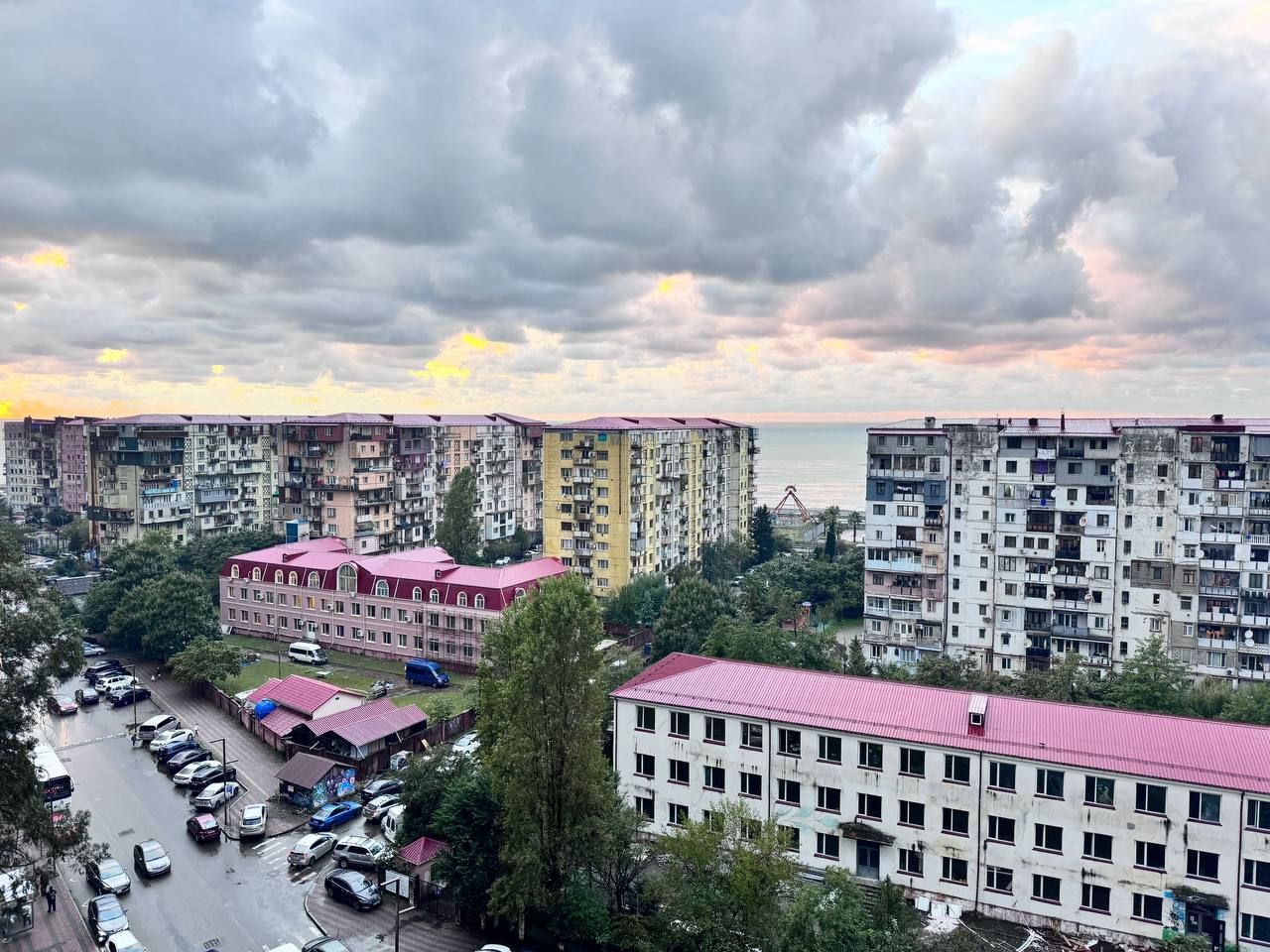 🤎🤎🤎🤎
Батуми, ул. Инасаридзе, 21
📍Локация на карте
— В квартире выполнен отличный ремонт | Сетка — социальная сеть от hh.ru