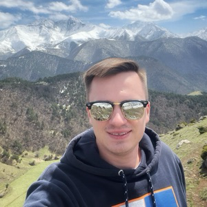 Михаил Леонов