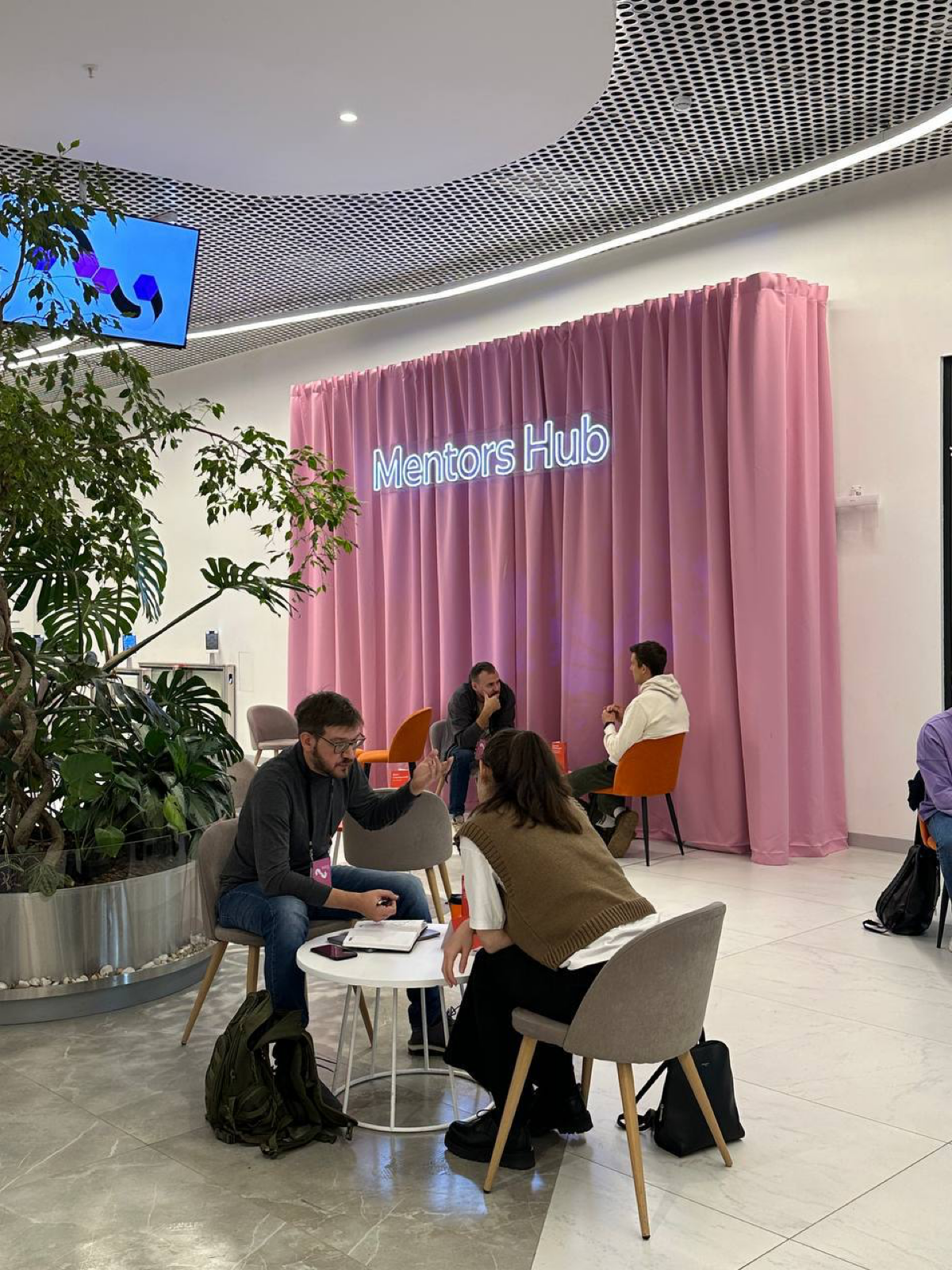 На субботний маникюр я безбожно опоздала — это минус | Сетка — социальная сеть от hh.ru