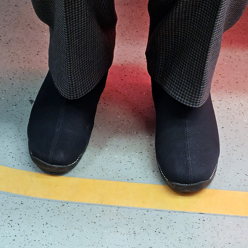 Пожалуй самое лаконичное из того, что было в нашей ленте
**
И о погоде 🌧
Сегодня в Москве небольшой дождь
Утром +7 🌧
Днём +9 ☁️
Вечером +8 🌧
#обувь #октябрь #2024г #ногимосковскогометро #NMMetro #метр... | Сетка — социальная сеть от hh.ru