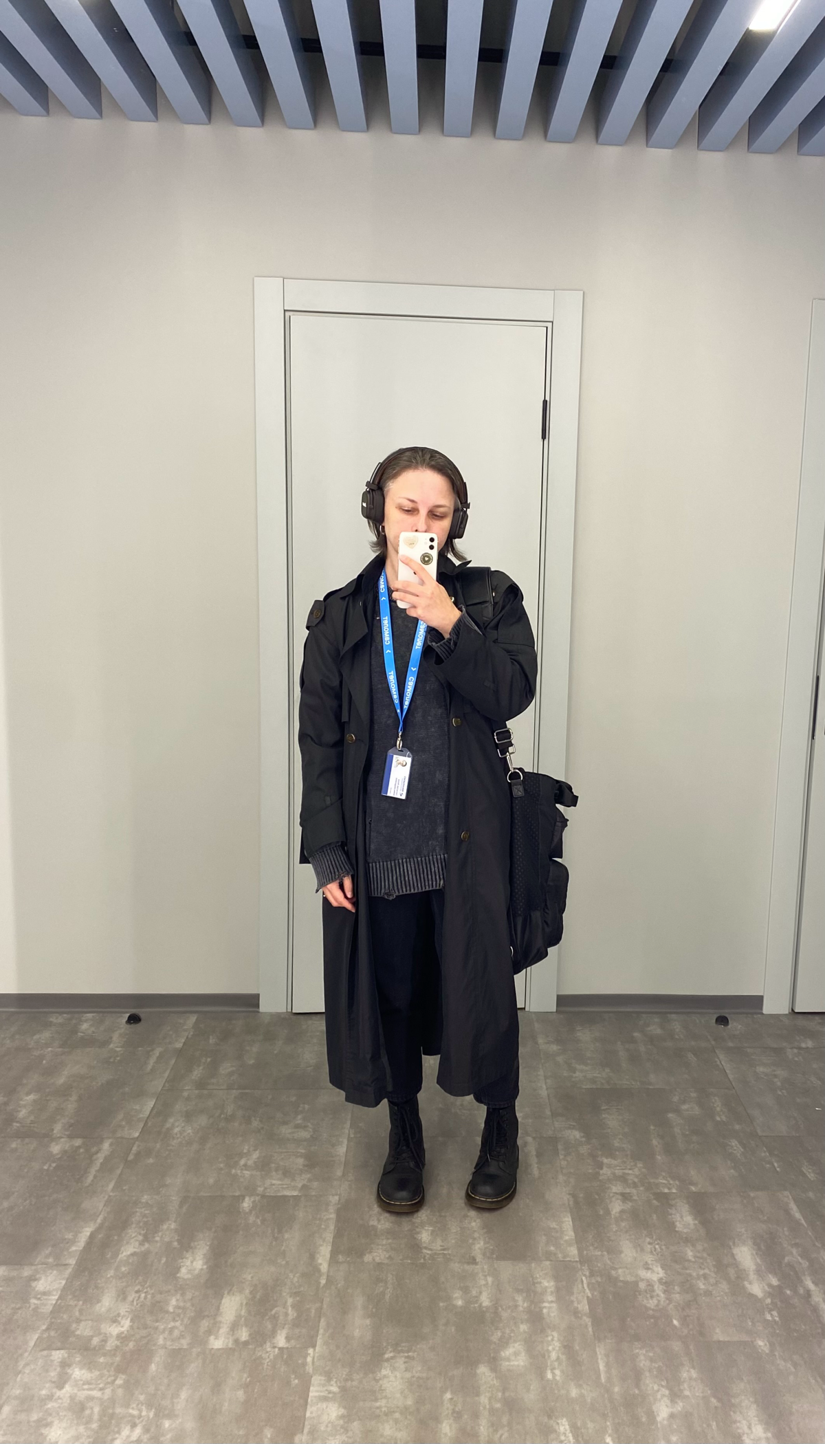 Работать удаленно — это было всегда то, что нужно, но все же порой хочется немного социализироваться, посидеть рядом с коллегой и поесть в столовке. Особенно, когда есть такой приятный офис в Самолет | Сетка — социальная сеть от hh.ru