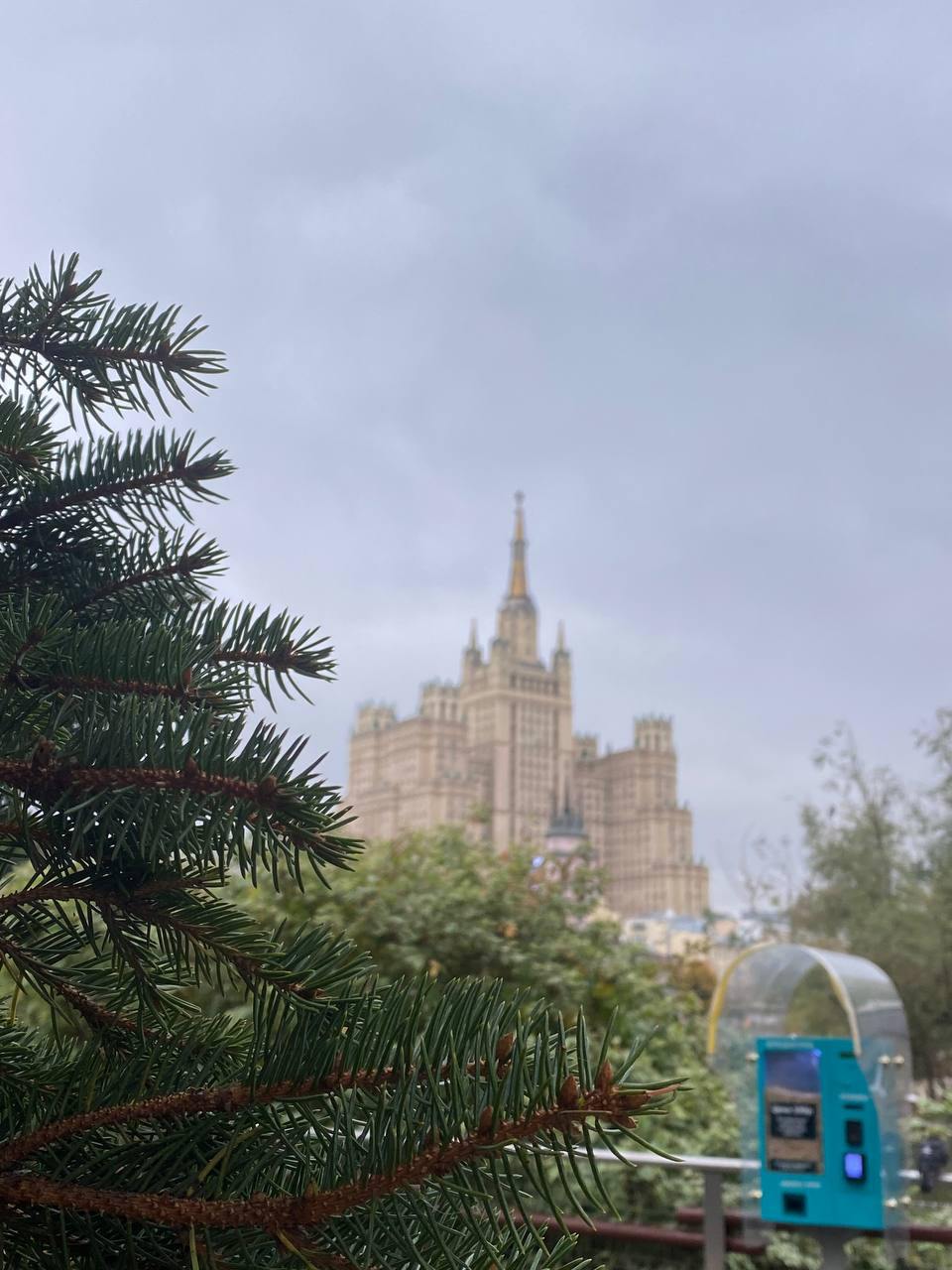 давайте начнем с самого начала
мы отправились в отпуск из нашей квартиры в Москве
в первую неделю отпуска я старался спать как можно больше и не заниматься делами, потому что именно такой образ жизни ... | Сетка — социальная сеть от hh.ru