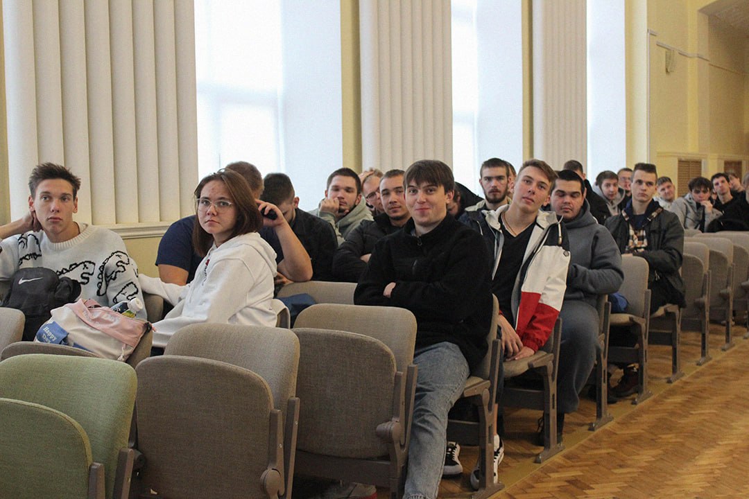 🤝 Навстречу молодым кадрам
Накануне делегация компании «Хавейл», в которую вошли руководитель департамента технического обслуживания оборудования завода Сергей Онуфриев, эксперт по работе со студентам... | Сетка — социальная сеть от hh.ru