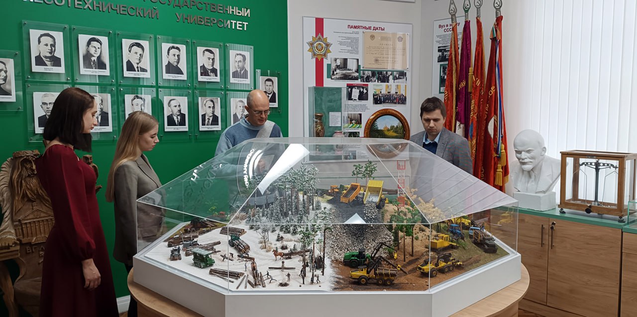 🤝 Навстречу молодым кадрам
Накануне делегация компании «Хавейл», в которую вошли руководитель департамента технического обслуживания оборудования завода Сергей Онуфриев, эксперт по работе со студентам... | Сетка — социальная сеть от hh.ru