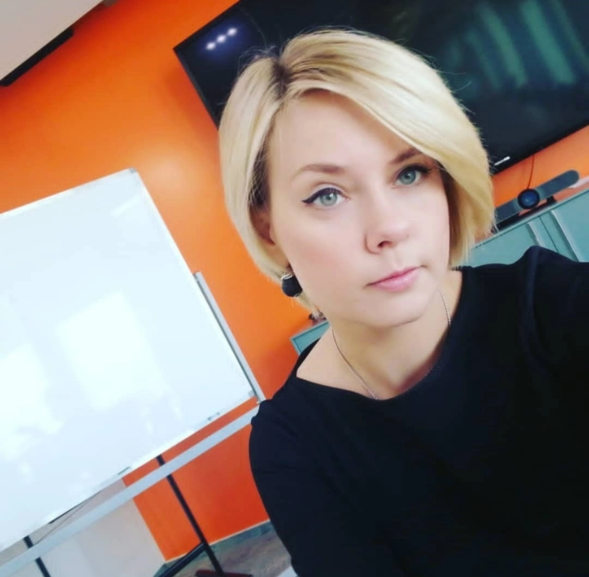 Для тех, кто не так давно следит за моей профессиональной жизнью, расскажу немного о ней в ближайшее время.
Начнем с корпоративного преподавания, в котором я больше 15 лет.
Люблю эту работу всей душой | Сетка — социальная сеть от hh.ru