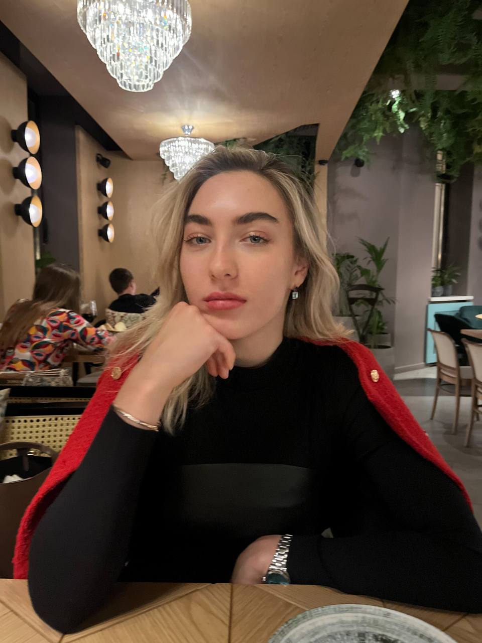 Вы читаете 25-летнего человека, который выбрал сложное
Не рассказывала здесь, но в августе я ушла окончательно из удаленного проекта и вступила на новый путь | Сетка — социальная сеть от hh.ru
