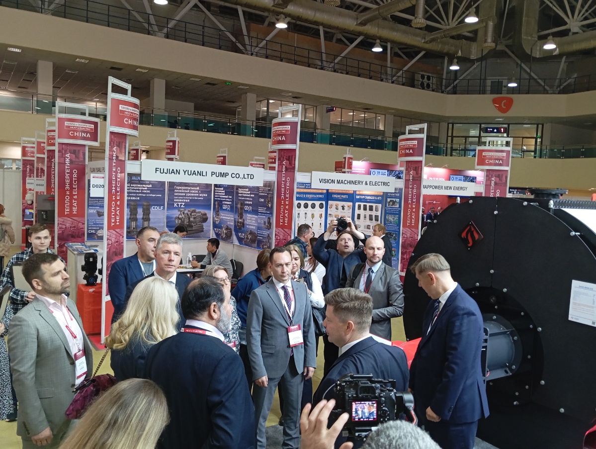 На выставке Heat&Electro, 29.10.2024 | Сетка — социальная сеть от hh.ru