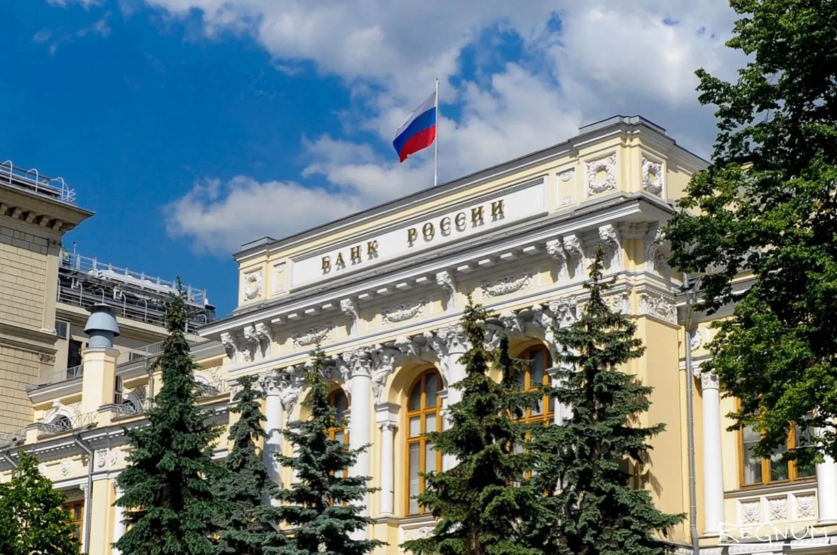 Напомним, что Совет директоров Банка России 13 сентября 2024 года принял решение повысить ключевую ставку на 100 б.п | Сетка — социальная сеть от hh.ru