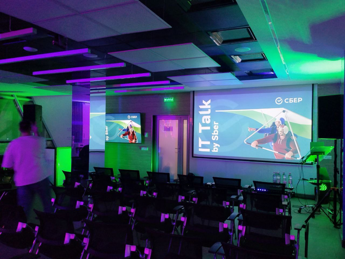 В Омске состоялся второй митап IT talk by Sber! 🎉
👍24 октября более 60 IT-специалистов собрались в развивающем пространстве "Точка кипения", чтобы послушать доклады о Big Data и обменяться опытом | Сетка — социальная сеть от hh.ru
