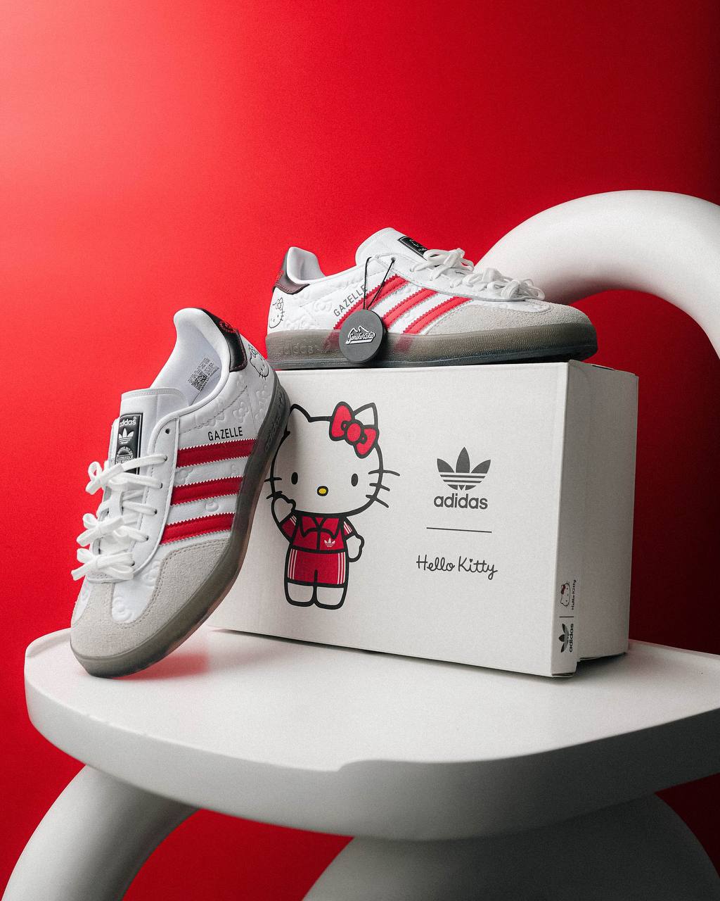 #Артем Хэллоу.
50-летний юбилей Hello Kitty в этом году отмечает не только Crocs.
Поздравить легендарную японскую кошечку решил и adidas | Сетка — социальная сеть от hh.ru