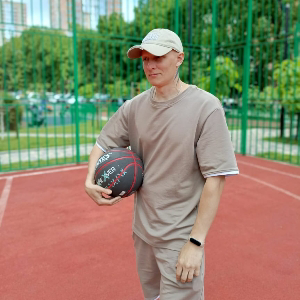 Максим Попов