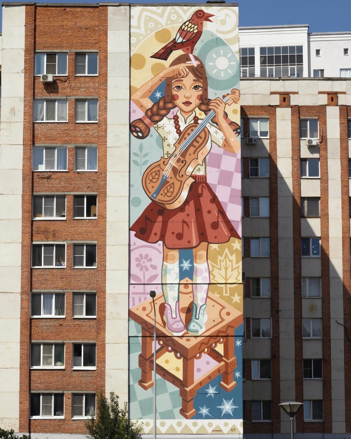 Коротко о том, чем занимаюсь:  
⚫️разрисовываю фасады домов в своем авторском стиле (муралы, стрит-арт, паблик-арт)
⚫️делаю картины (современное искусство)  
Рисовать на стенах начал 16 лет назад, пар... | Сетка — социальная сеть от hh.ru