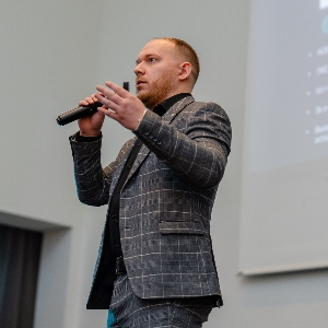 Дамир Мустафин | Сетка — социальная сеть от hh.ru