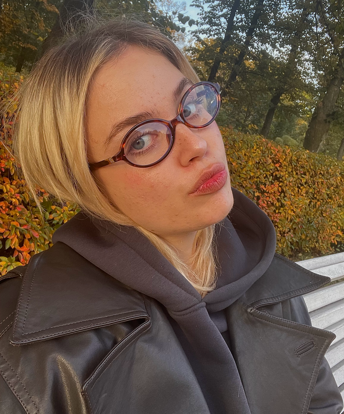 Привет🤍
Меня зовут Екатерина, в сфере digital уже более трех лет, свою профессиональную карьеру как маркетолог начинала в роли бизнес-ассистента РОМа крупной компании(младший digital-маркетолог) | Сетка — социальная сеть от hh.ru