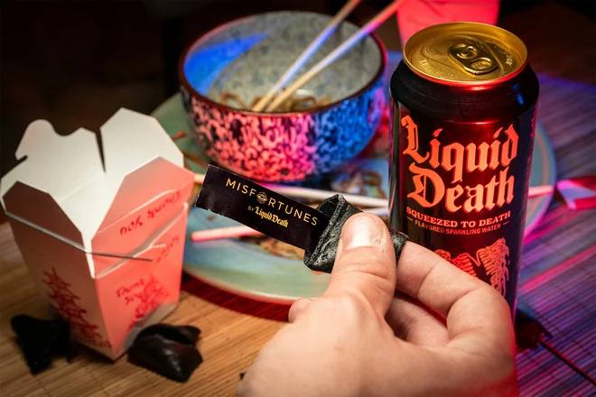 Liquid Death в своем стиле: они выпустили печеньки несчастья | Сетка — социальная сеть от hh.ru