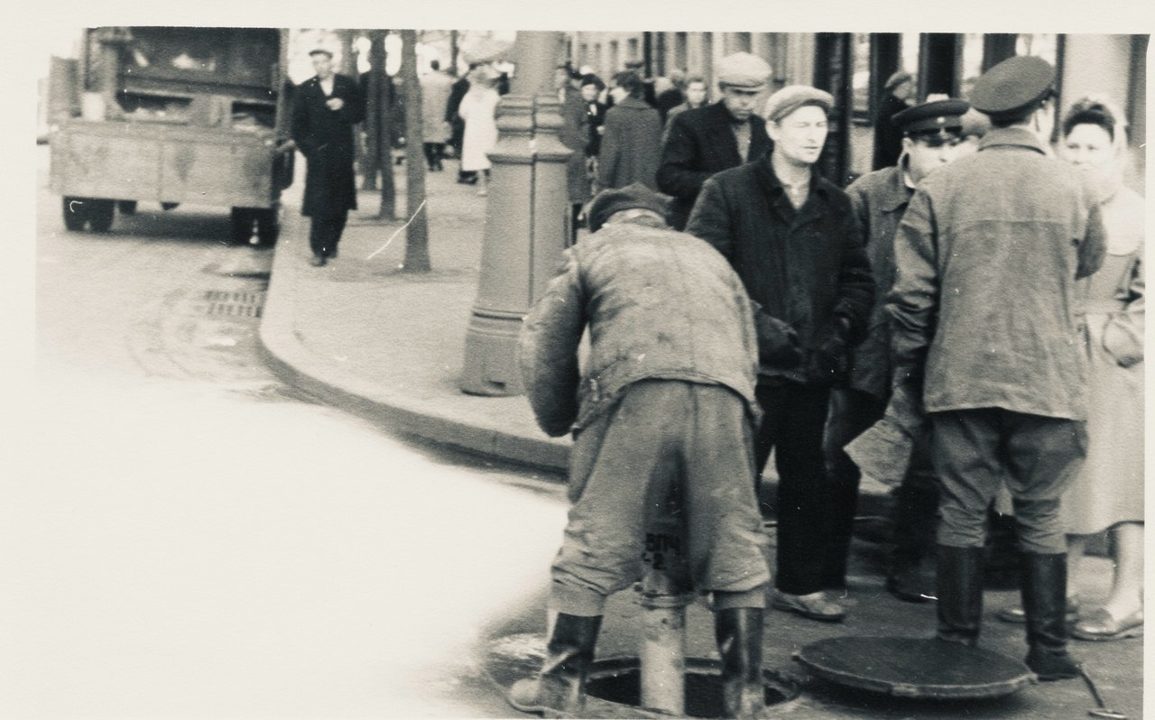 🏛Музей воды Мосводоканала подобрал из своего фонда фотографии 60-х годов прошлого века о проверке пожарных гидрантов совместно с пожарной охраной осенью 1962-1963 годов. С радостью делимся находками! | Сетка — социальная сеть от hh.ru